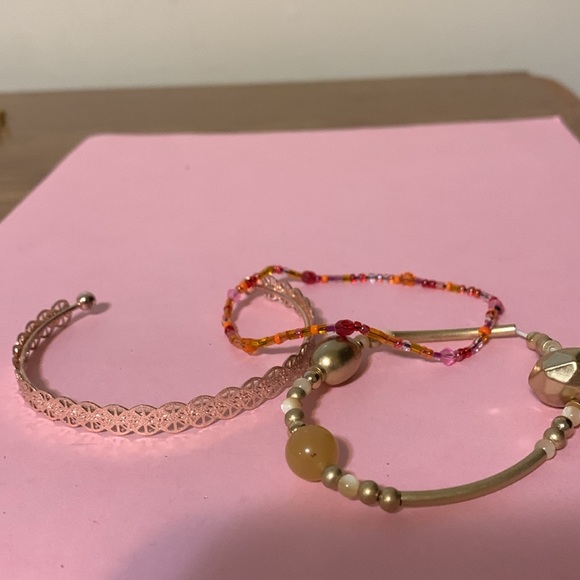 Three bracelets - Picture 5 of 8